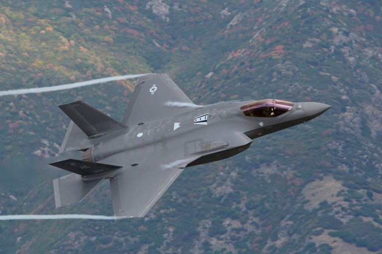 Elveția își înlocuiește flota sa învechită cu 36 de avioane militare americane F-35A