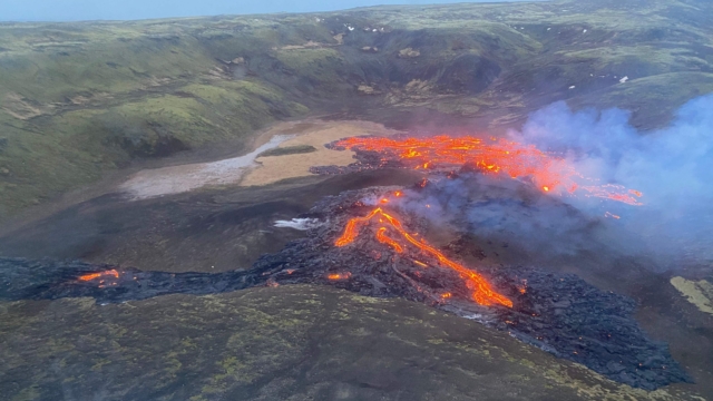 Debitul lavei care se scurge din micul crater Meradalir din Islanda s-a ‘diminuat puternic’