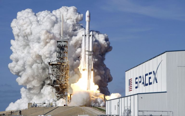 SpaceX a amânat lansarea unei rachete Falcon 9 ce transporta sateliţi Starlink