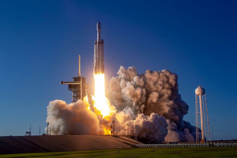 SpaceX lansează prima misiune cu racheta Falcon Heavy, pentru prima dată după mai bine de trei ani