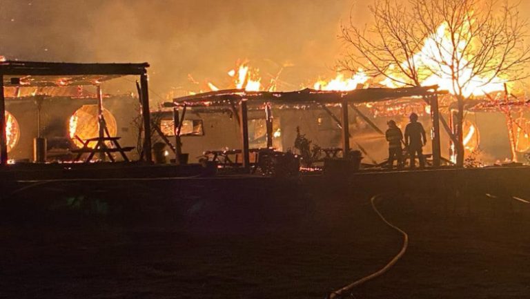 S-a găsit ‘vinovatul’ după incendiul devastator de la Ferma Dacilor: Primul cap care cade după ce șapte oameni au ars de vii