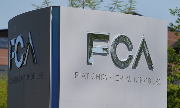 Fiat-Chrysler cheamă în service 882.000 de camionete, pentru remedierea unor defecţiuni
