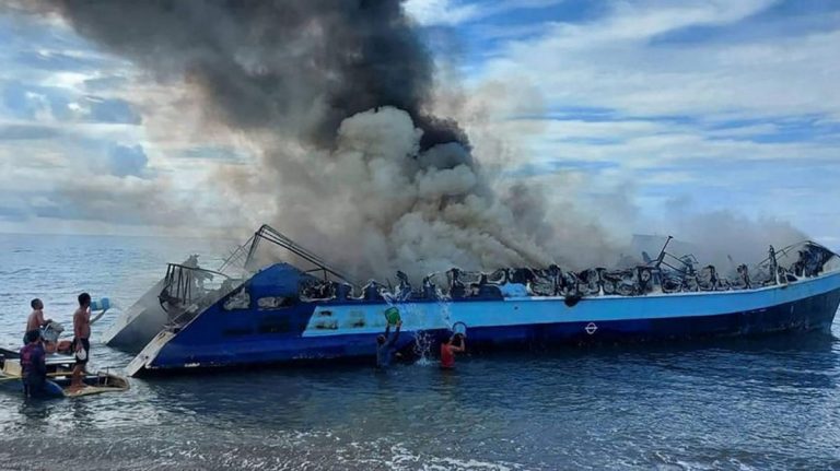 Cel puţin şapte morţi după declanşarea unui incendiu pe un feribot în Filipine