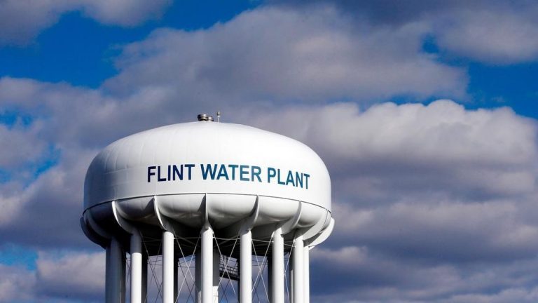 Anchetă abandonată într-un vast scandal cu apă contaminată în statul american Michigan