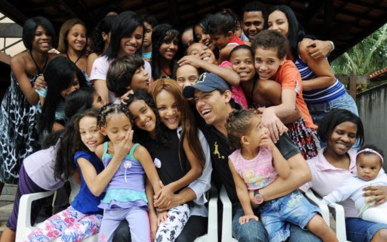 O deputată braziliană, cunoscută pentru că a adoptat 50 de copii defavorizaţi, acuzată de asasinarea soţului