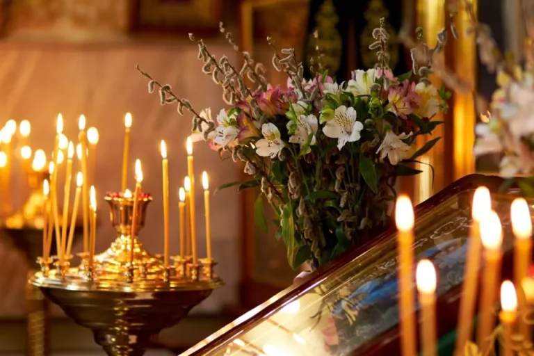 Creştinii ortodocşi sărbătoresc astăzi Floriile