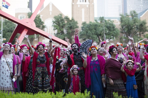 SUA : 300 de persoane ‘Frida Kahlo’ vor să stabilească primul record mondial în cadrul festivalului ‘Viva Frida!’ la Houston