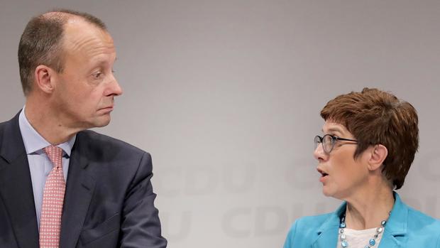 Germania/Congres CDU: Annegret Kramp-Karrenbau şi Friedrich Merz se confruntă în turul doi pentru șefia partidului