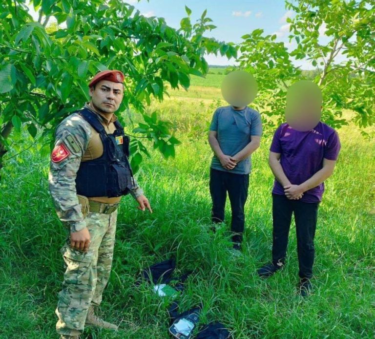 Două persoane suspecte ce au trecut ilegal frontiera Republicii Moldova. Ce riscă aceștia