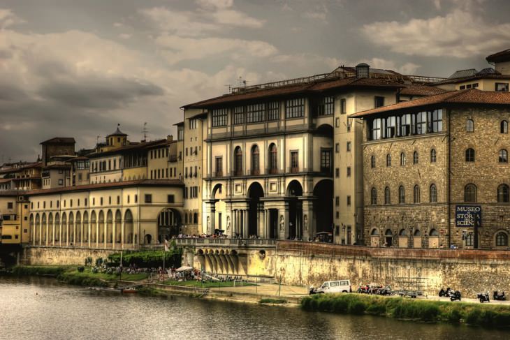 400 de persoane evacuate de la Galeriile Uffizi din Florenţa în urma unei degajări de fum