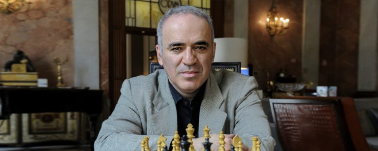 Garry Kasparov îndeamnă moldovenii să voteze pentru un viitor european la referendumului constituțional