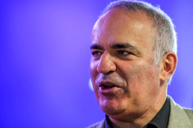 Garry Kasparov, arestat în lipsă sub acuzația de „finanțare a terorismului“