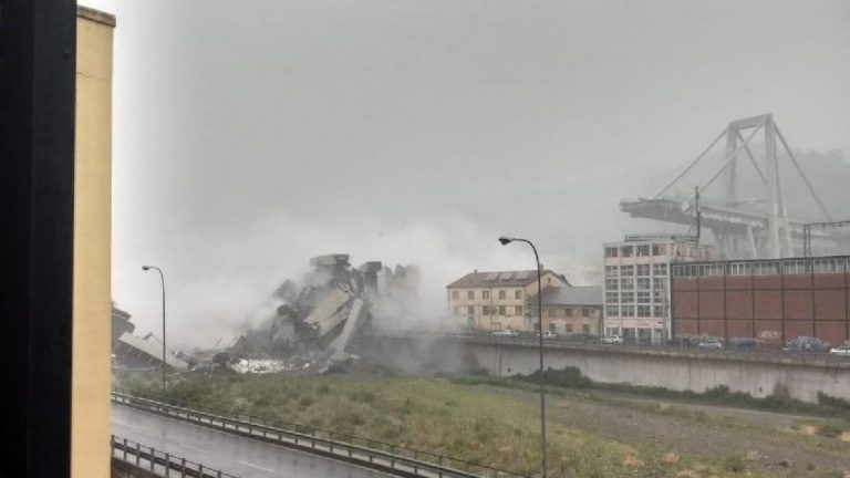 Incendiu pe şantierul unde se construieşte un nou pod în Genova, prăbuşit în august 2018