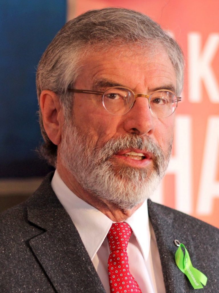 Gerry Adams, preşedintele partidului republican irlandez Sinn Fein, renunţă la poziţia sa