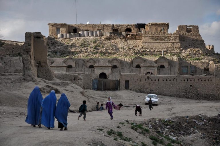 Guvernul afgan acuzat de neglijarea patrimoniului național- Un turn al vechii citadele din Ghazni s-a prăbuşit