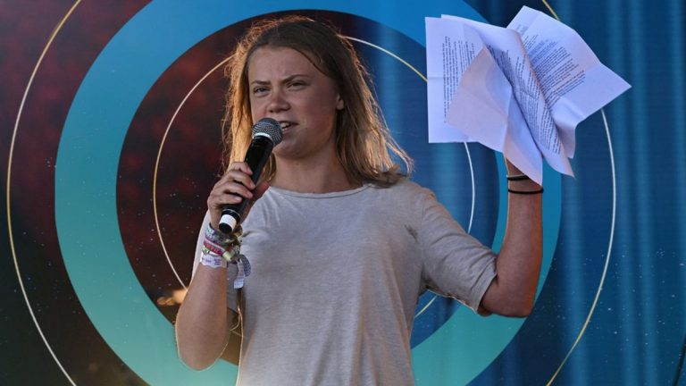 Greta Thunberg intenţionează ‘să predea megafonul’ altor persoane