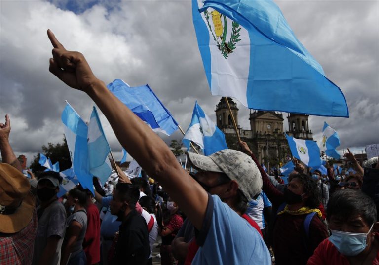 Un protest al veteranilor din Guatemala s-a transformat într-o bătaie cu poliţia