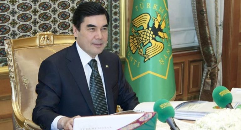 Preşedintele Turkmenistanului a compus un cântec de Anul Nou pe care îl interpretează alături de nepotul său favorit
