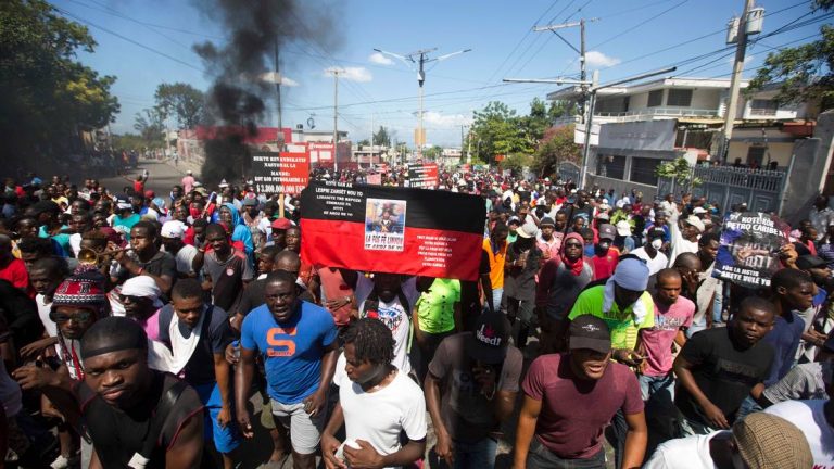 Mai mulți americani înarmați au fost arestați în timpul protestelor din Haiti – FOTO/VIDEO