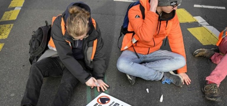 Activişti aparţinând grupării Last Generation au blocat trei puncte rutiere importante din Hamburg