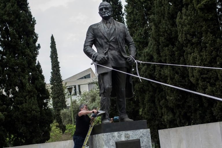 Grecia : Statuia lui Harry Truman din Atena, ţinta unui atac al unui grup de tineri manifestanţi antiamericani