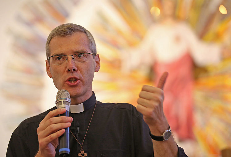 Un episcop din Germania atrage atenţia asupra tendinţei în creştere de “asamblare” a propriilor sisteme religioase