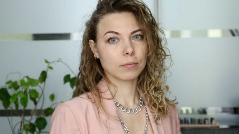 O reprezentantă însărcinată a opoziţiei din Rusia, inculpată pentru o postare pe Twitter despre Ucraina