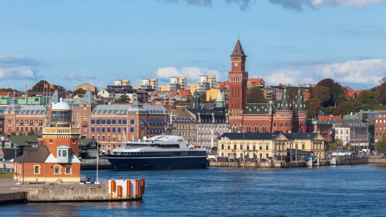 Portul suedez Helsingborg a devenit o placă turnnată europeană pentru traficul de droguri, avertizează agenţia vamală