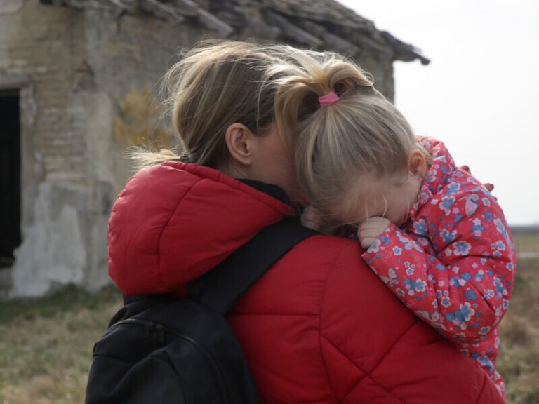 Șase copii ucraineni au fost salvați din regiunea Herson. Rușii au efectuat percheziții în case: ‘i-a înspăimântat foarte mult pe copii’