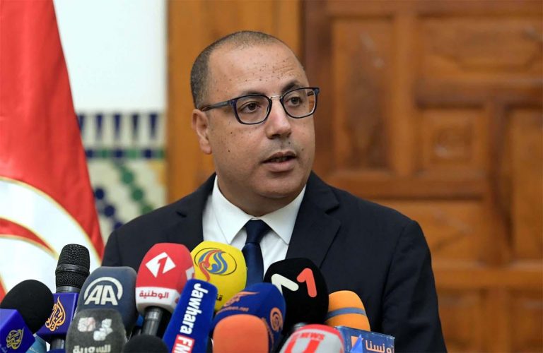 Prim-ministrul tunisian l-a demis pe ministrul de interne, amplificând tensiunile cu preşedintele Kais Saied