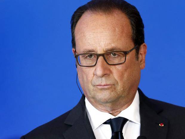 Fostul președinte francez Hollande sugerează că ar putea reveni în politică