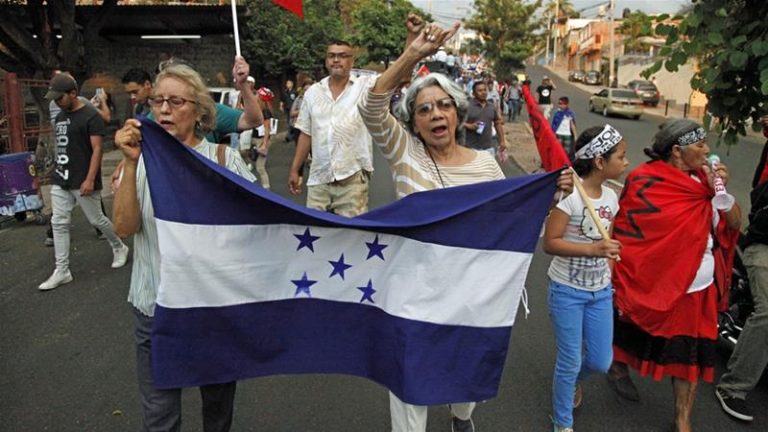 Honduras: Manifestații la Tegucigalpa, în semn de solidaritate cu miile de migranţi plecaţi în “caravană” spre SUA