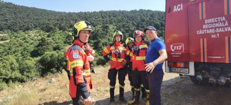 A doua misiune a echipei pompierilor IGSU la lichidarea incendiului de vegetație în localitatea Vila Republica Elenă