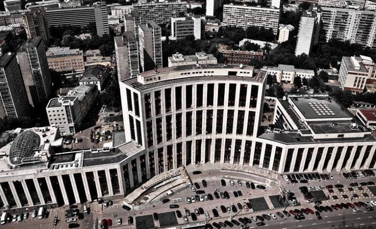 Mutarea Băncii Internaţionale de Investiţii de la Moscova la Budapesta provoacă nemulțumirea unor deputați americani