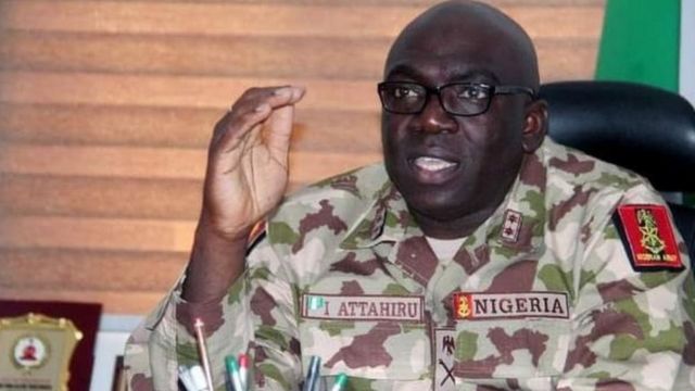 Şeful armatei nigeriene a murit în prăbuşirea unui avion militar pe aeroportul Kaduna