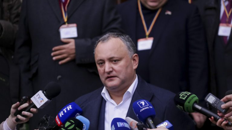 Fostul preşedinte moldovean Dodon rămâne în arest la domiciliu
