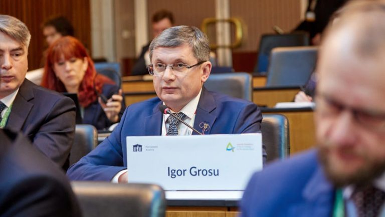 Igor Grosu pleacă la București