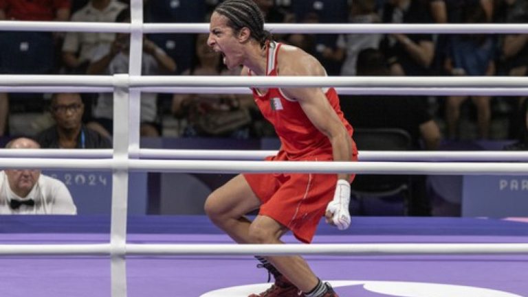 VIDEO – Controversata pugilistă algeriană Imane Khelif a devenit campioană olimpică la Paris