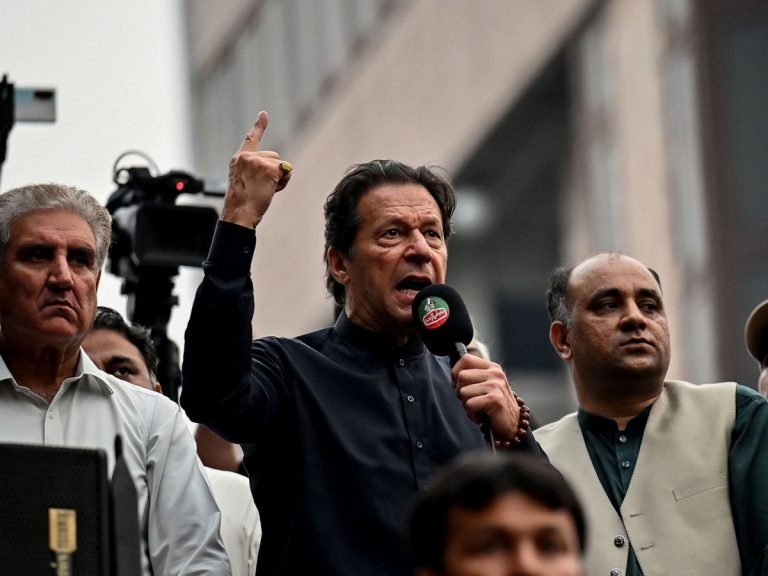 Imran Khan a compărut din nou la tribunal pentru a cere eliberarea sa pe cauţiune