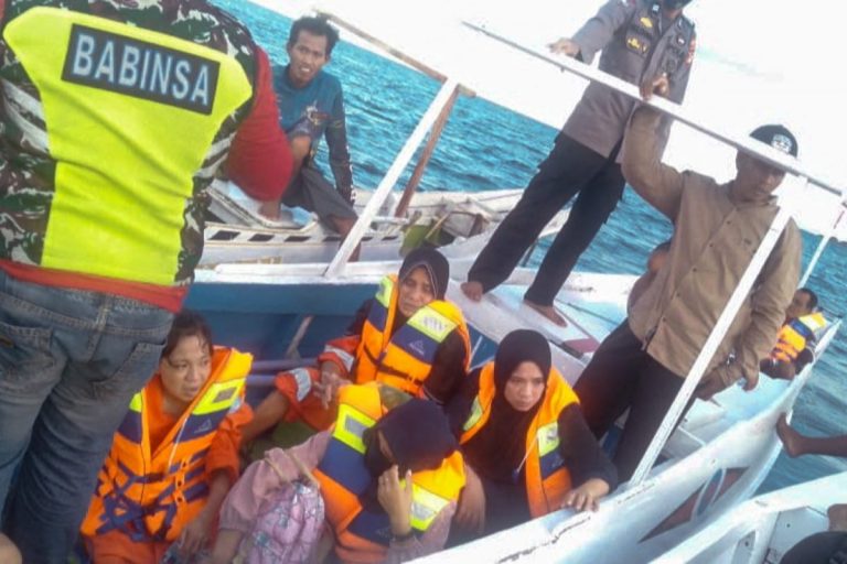 Douăzeci şi şase de persoane au fost date dispărute în naufragiul unui feribot indonezian