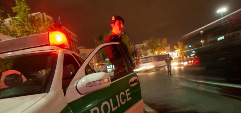 O secție de Poliție din sud-estul Iranului a fost atacată de bărbați înarmați și atentatori sinucigași cu bombă