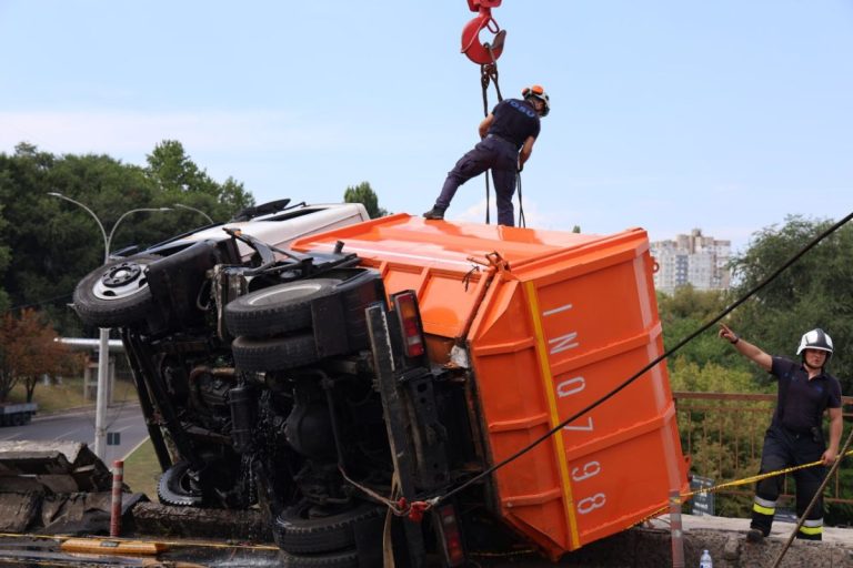 A fost reluată circulația rutieră pe podul din strada Ismail