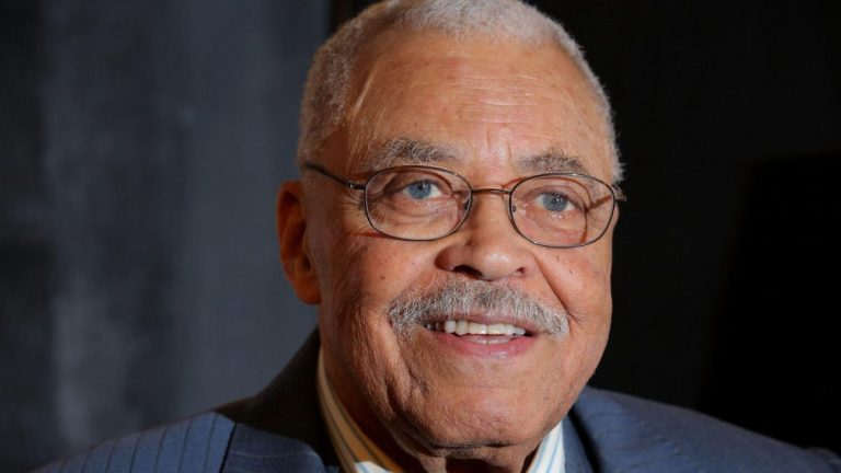 Actorul James Earl Jones, vocea personajului Darth Vader din trilogia originală Războiul Stelelor, a murit la vârsta de 93 de ani