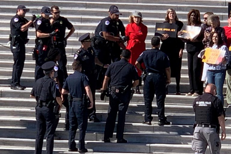Jane Fonda nu se lasa: A protestat din nou in fata Capitoliului, dar a evitat o nouă arestare
