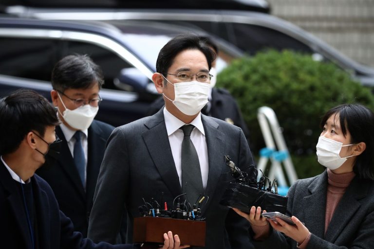 Vicepreşedintele grupului Samsung Electronics, eliberat condiţionat după 18 luni de închisoare cu privire la corupţie