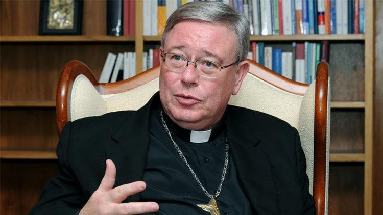 Cardinalul Hollerich: Biserica trebuie să își schimbe modul de evaluare a homosexualității