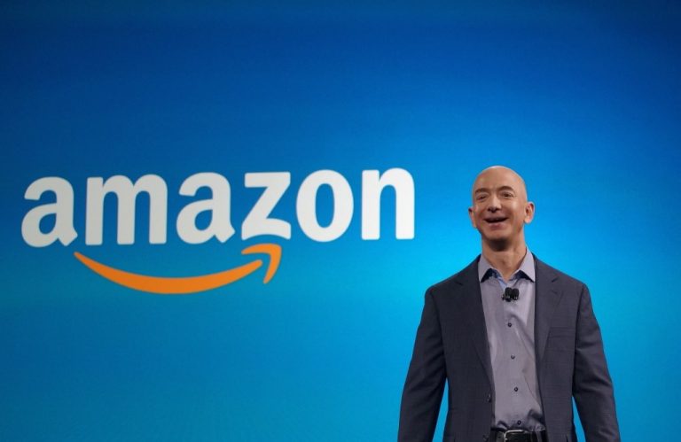 Jeff Bezos a devenit cel mai bogat om din lume, devansându-l pe Bill Gates