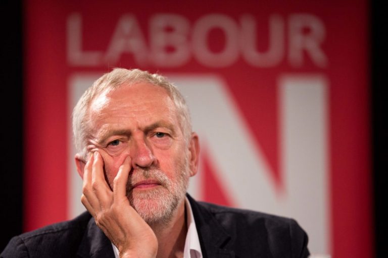 Zeci de laburişti britanici îl acuză pe Jeremy Corbyn de antisemitism
