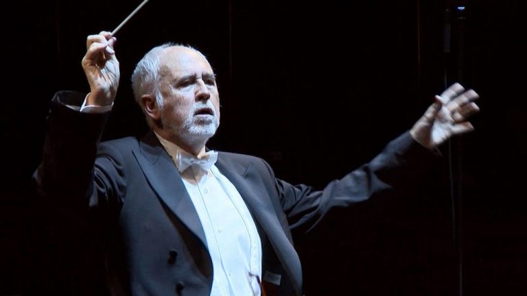 Unul dintre cei mai cunoscuți dirijori ai lumii, Jesús López-Cobos, a murit la vârsta de 78 de ani
