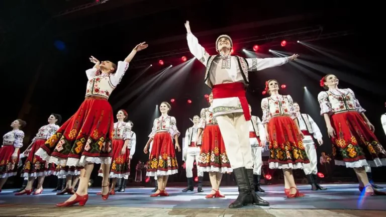 VIDEO- Șor și Guțul, în horă cu mai mulți dansatori din Ansamblul ‘Joc’, la Moscova. Prima reacție a conducerii trupei